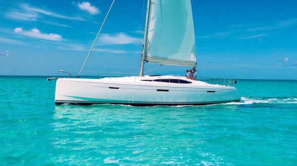 Comparatif des vedettes : allier performances et confort nautique